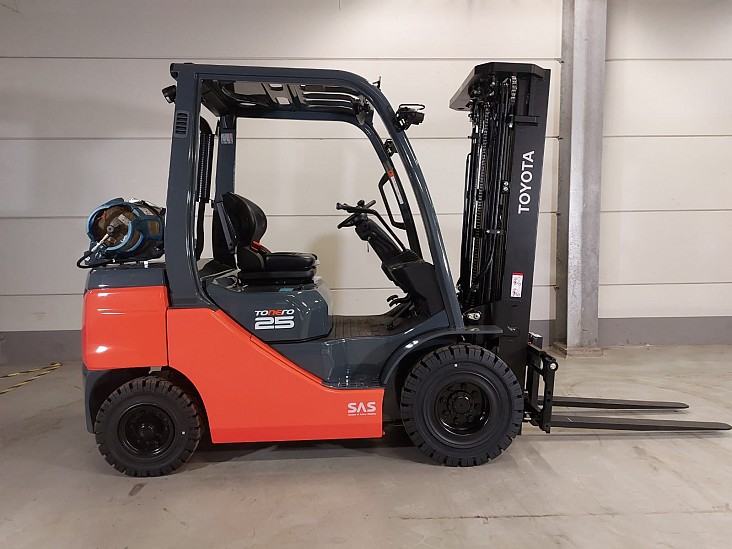 4 Whl Counterbalanced Forklift <10t02-8FGF25