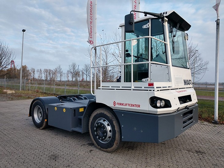 Tow Tractor YardT230