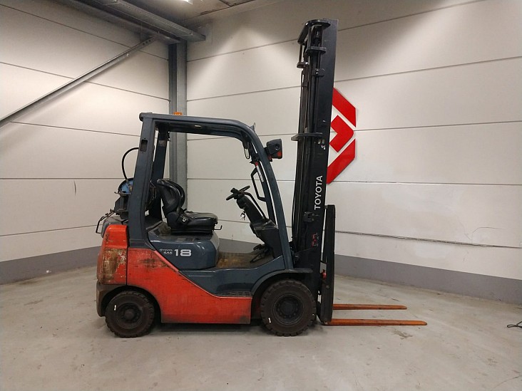 4 Whl Counterbalanced Forklift <10t32-8FG18
