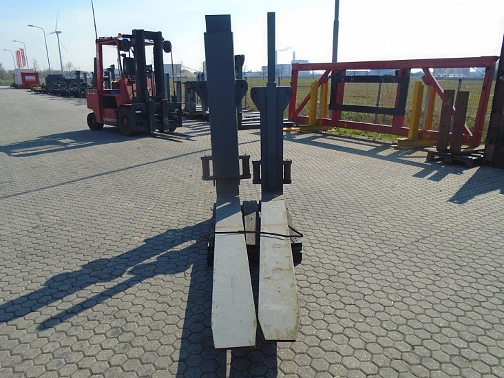 FORK Fitted with Rolls ,Single Fork Leveller 14000kg@1200mm / 2500x250x85mm 3